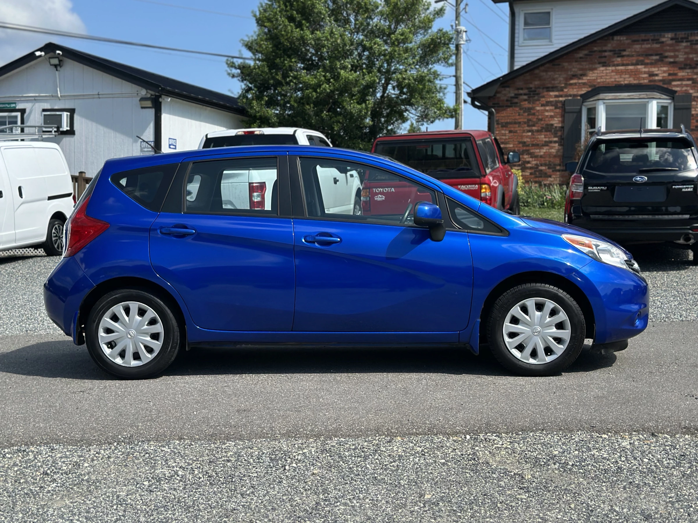 2014 Nissan Versa Note SV — photo 2
