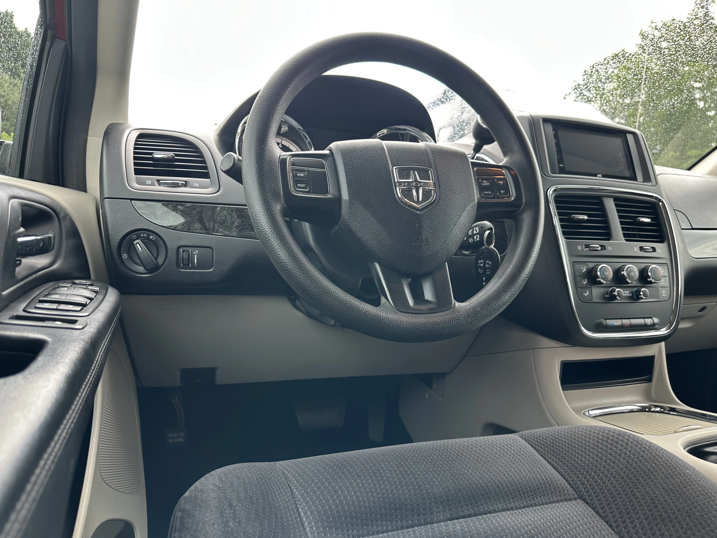 2015 Dodge Grand Caravan SXT — photo 17