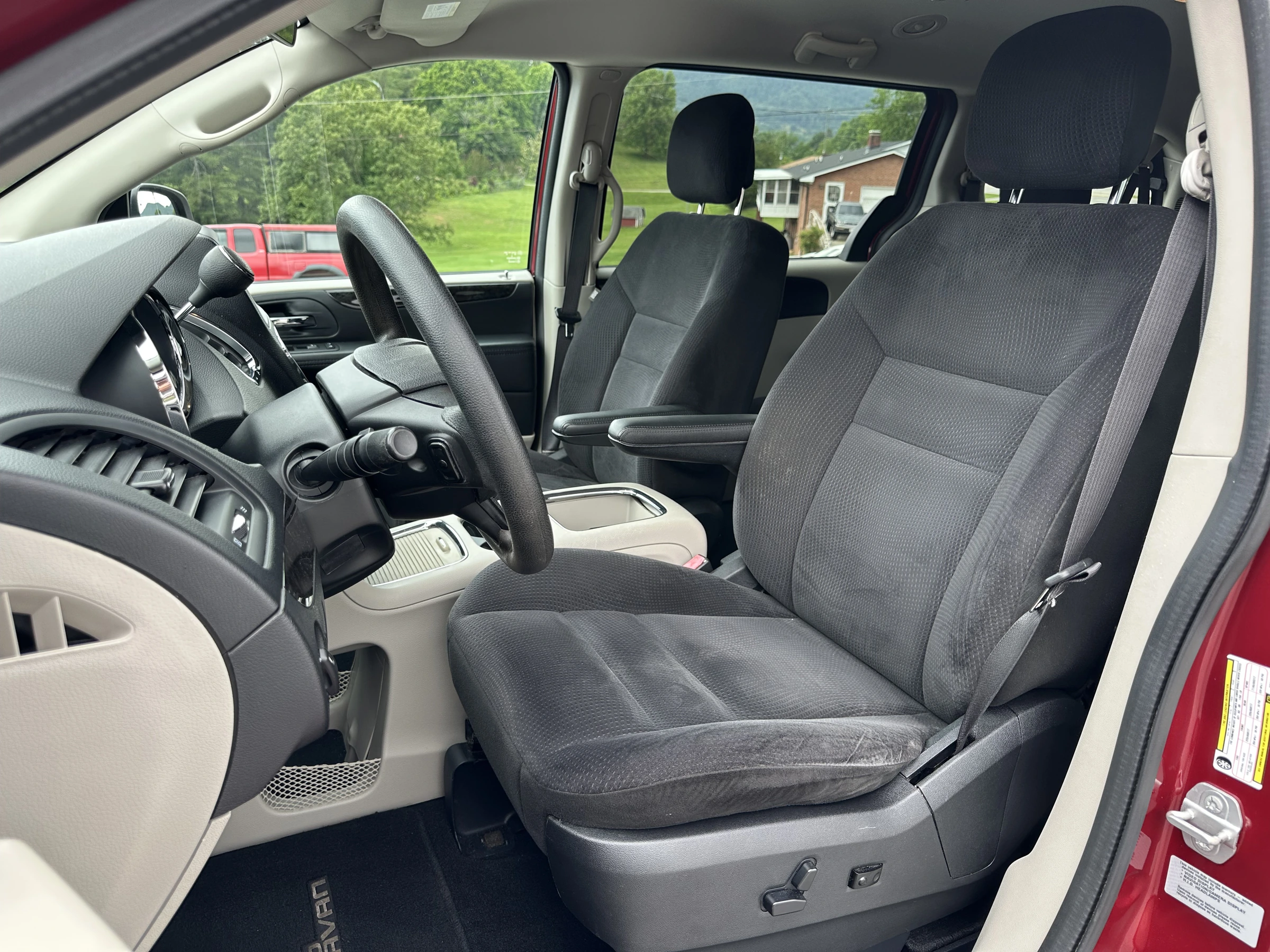 2015 Dodge Grand Caravan SXT — photo 9