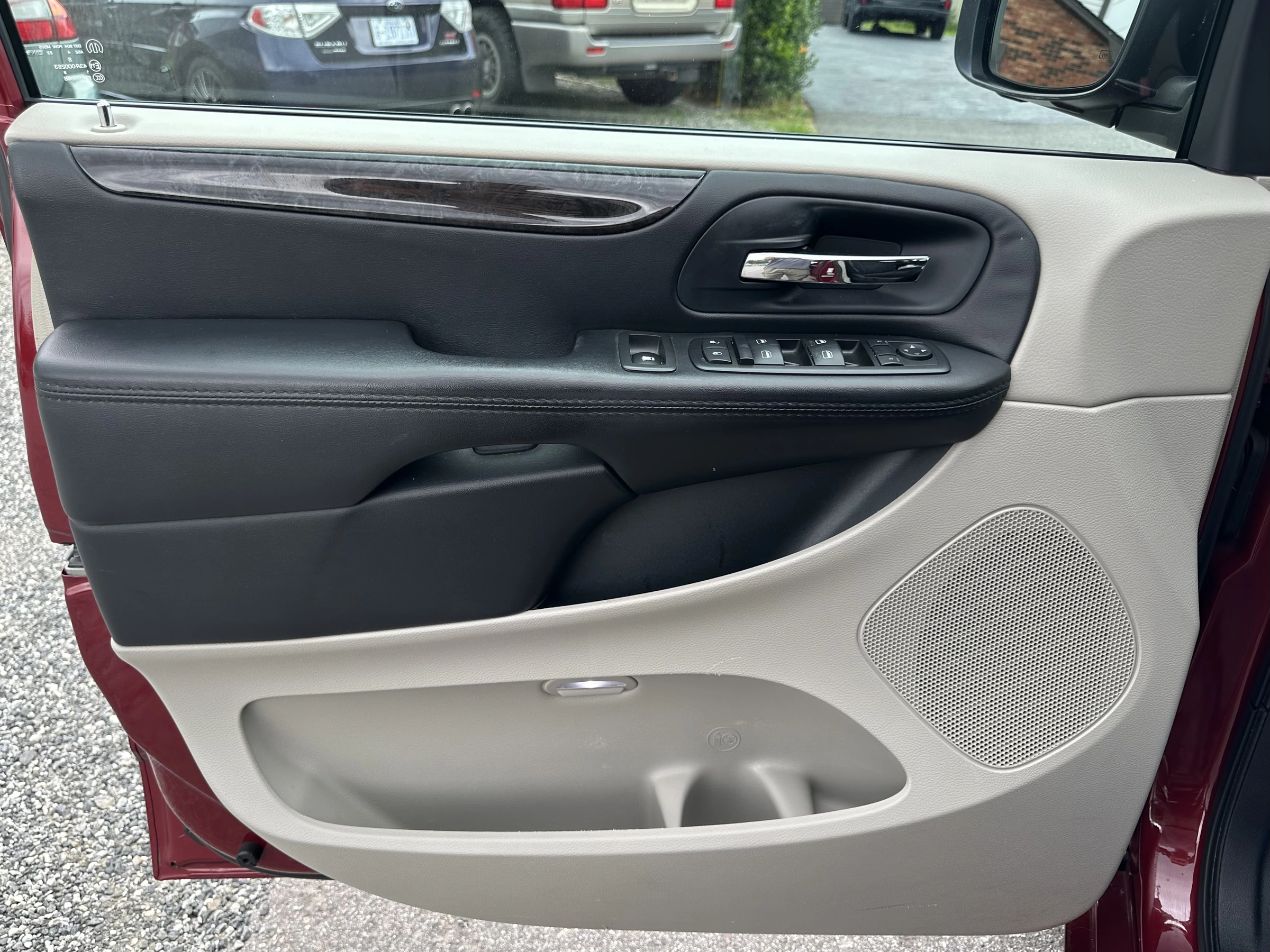 2015 Dodge Grand Caravan SXT — photo 8