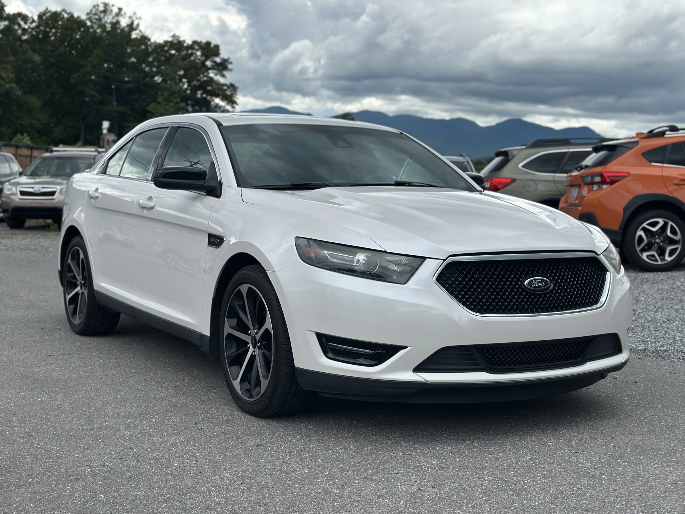 2015 Ford Taurus SHO — photo 1