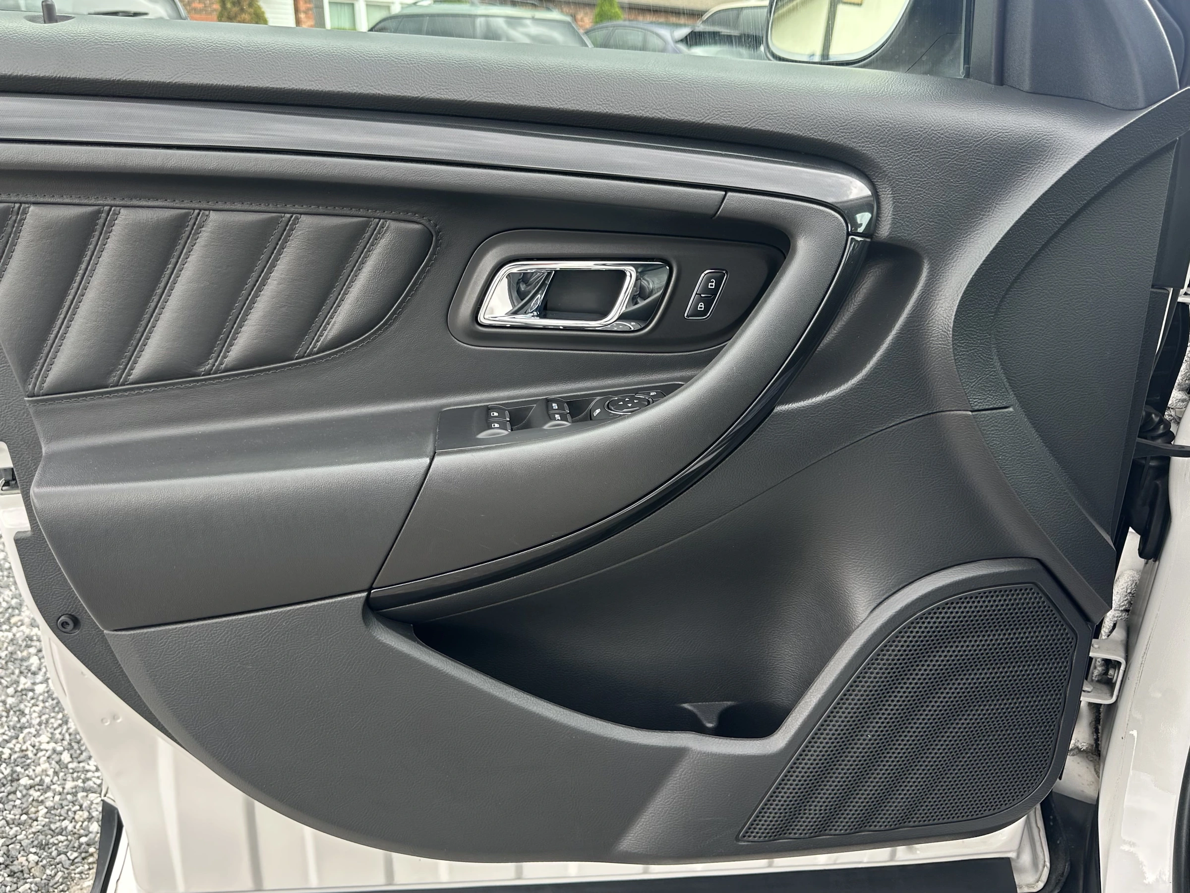 2015 Ford Taurus SHO — photo 8