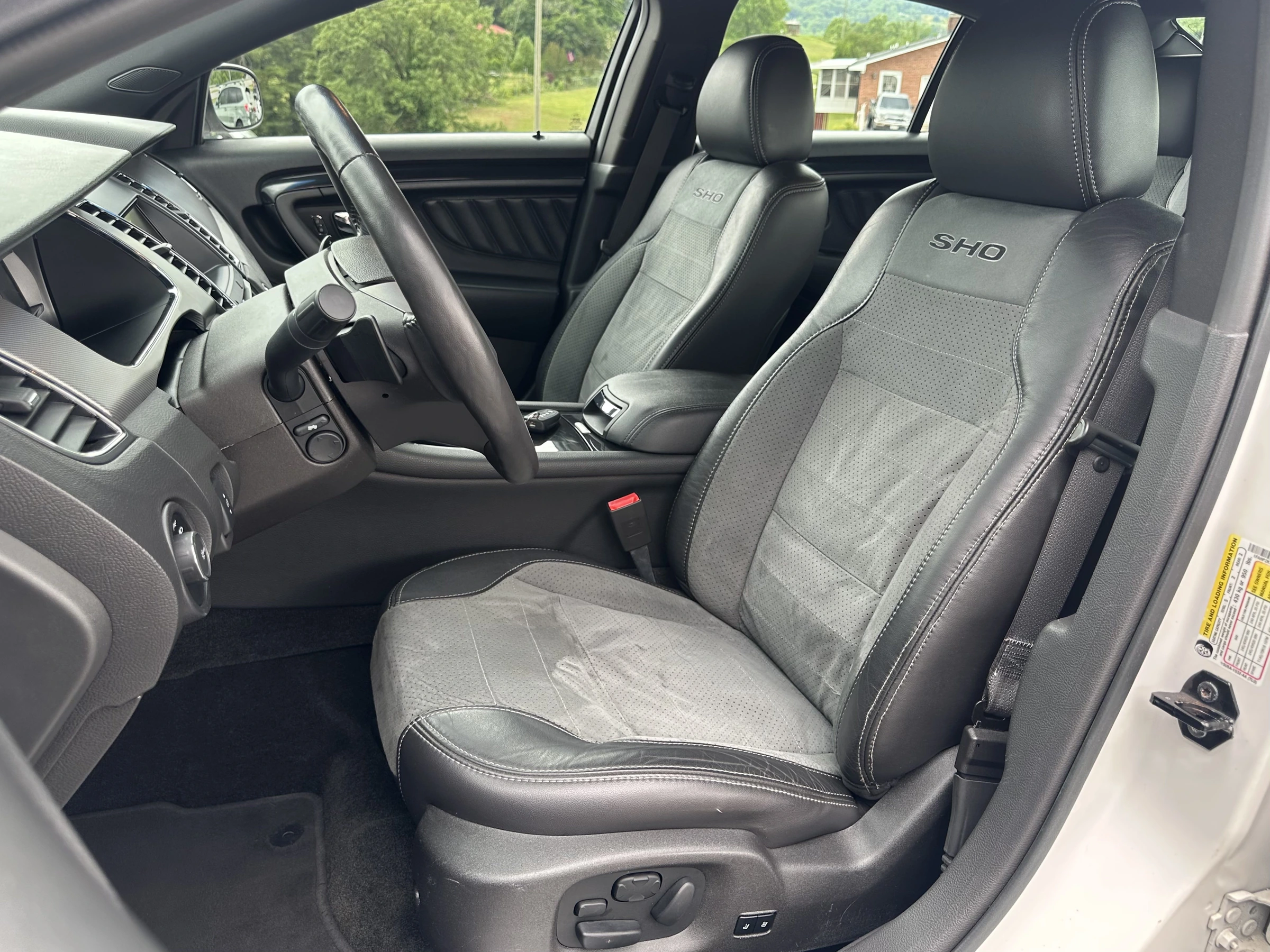 2015 Ford Taurus SHO — photo 9