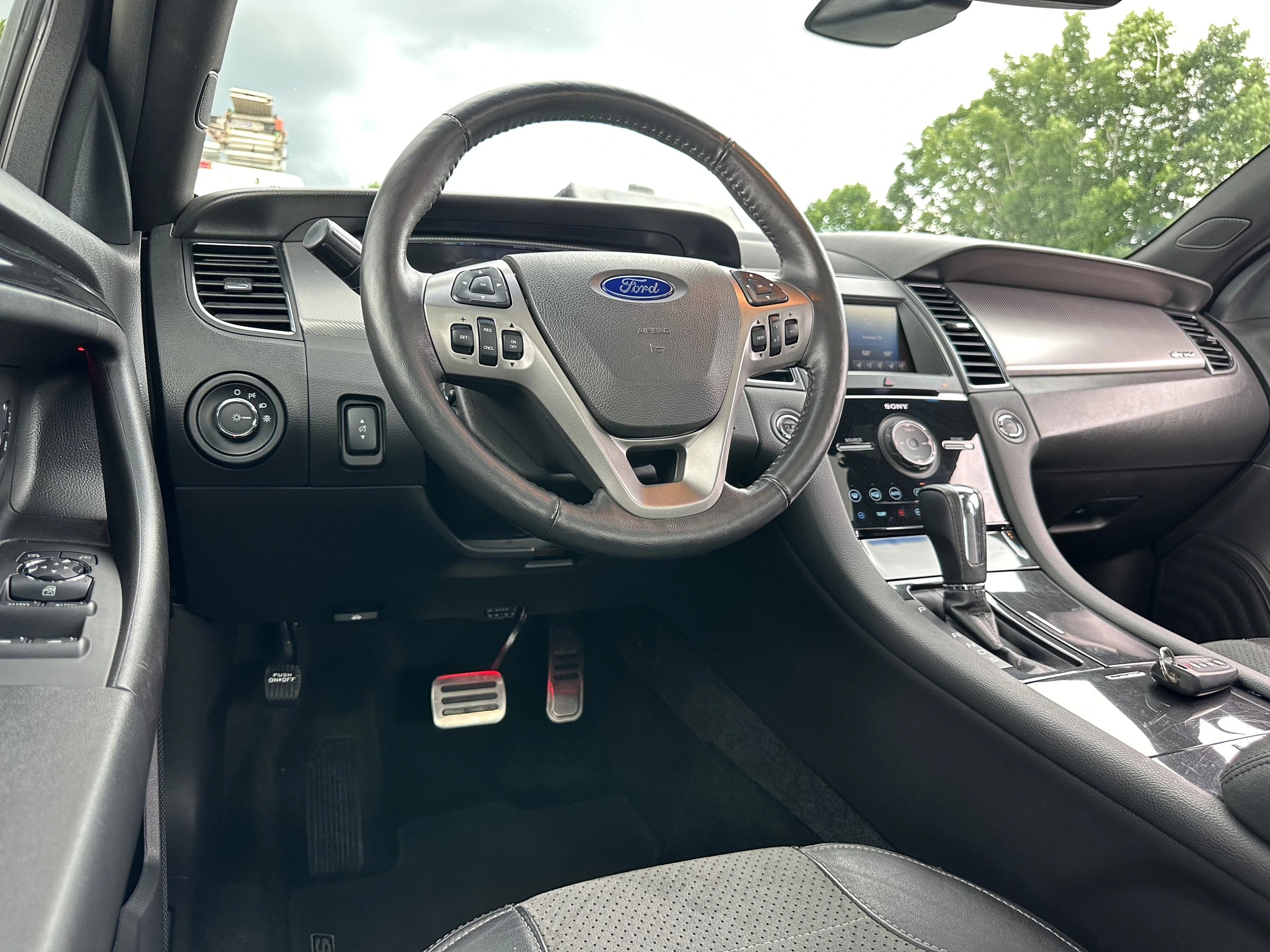 2015 Ford Taurus SHO — photo 18