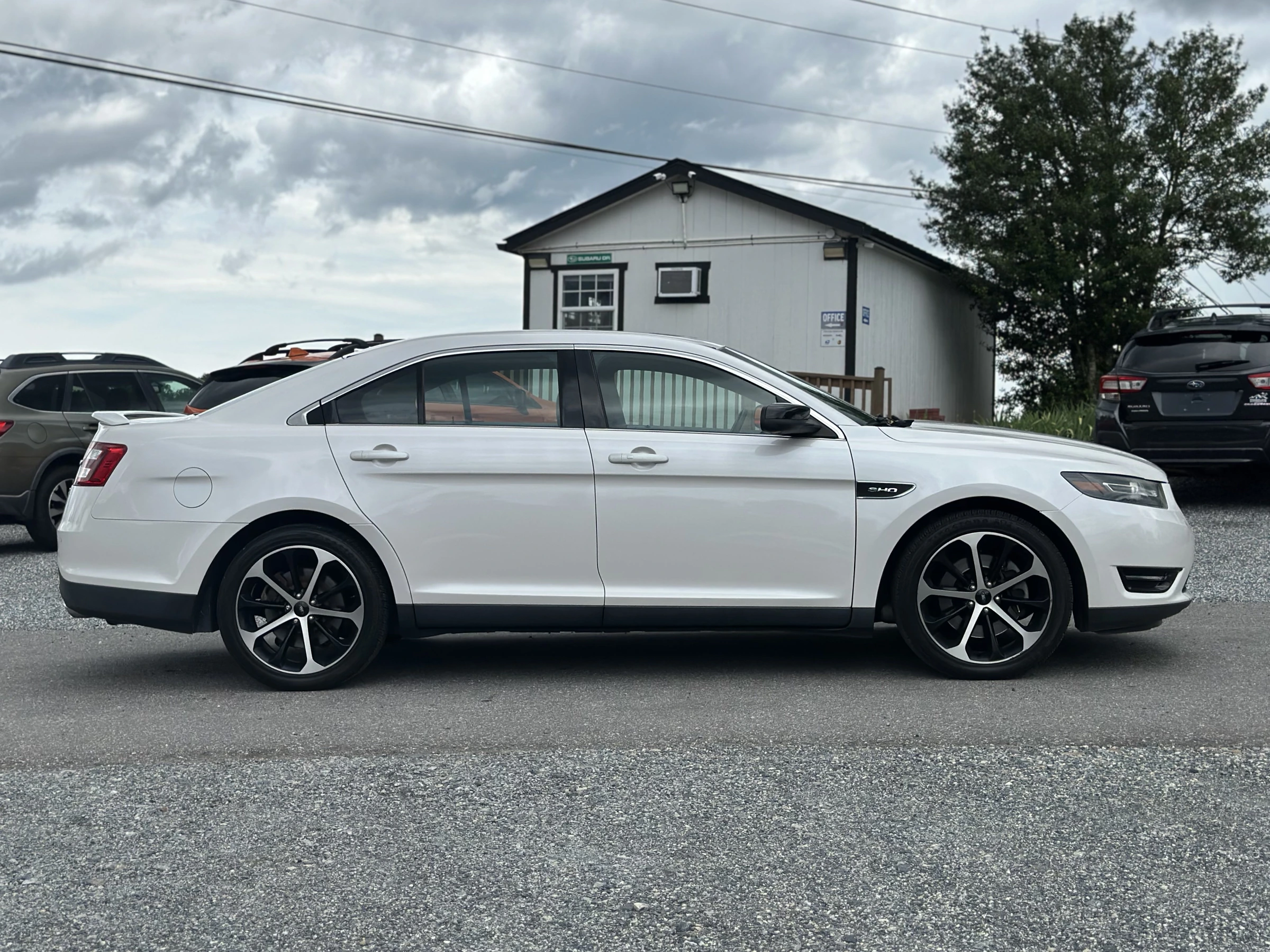 2015 Ford Taurus SHO — photo 2