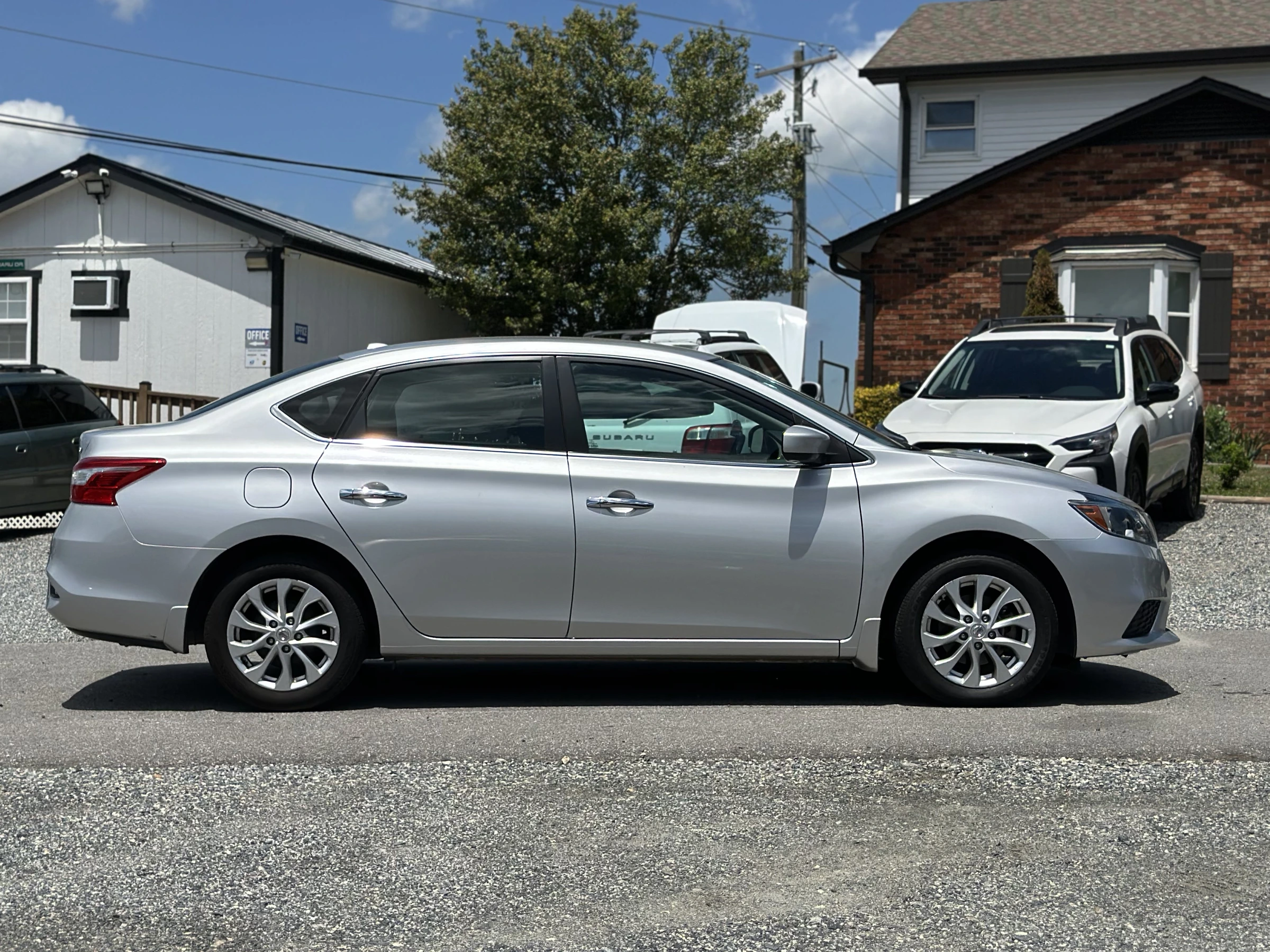 2018 Nissan Sentra SV — photo 2
