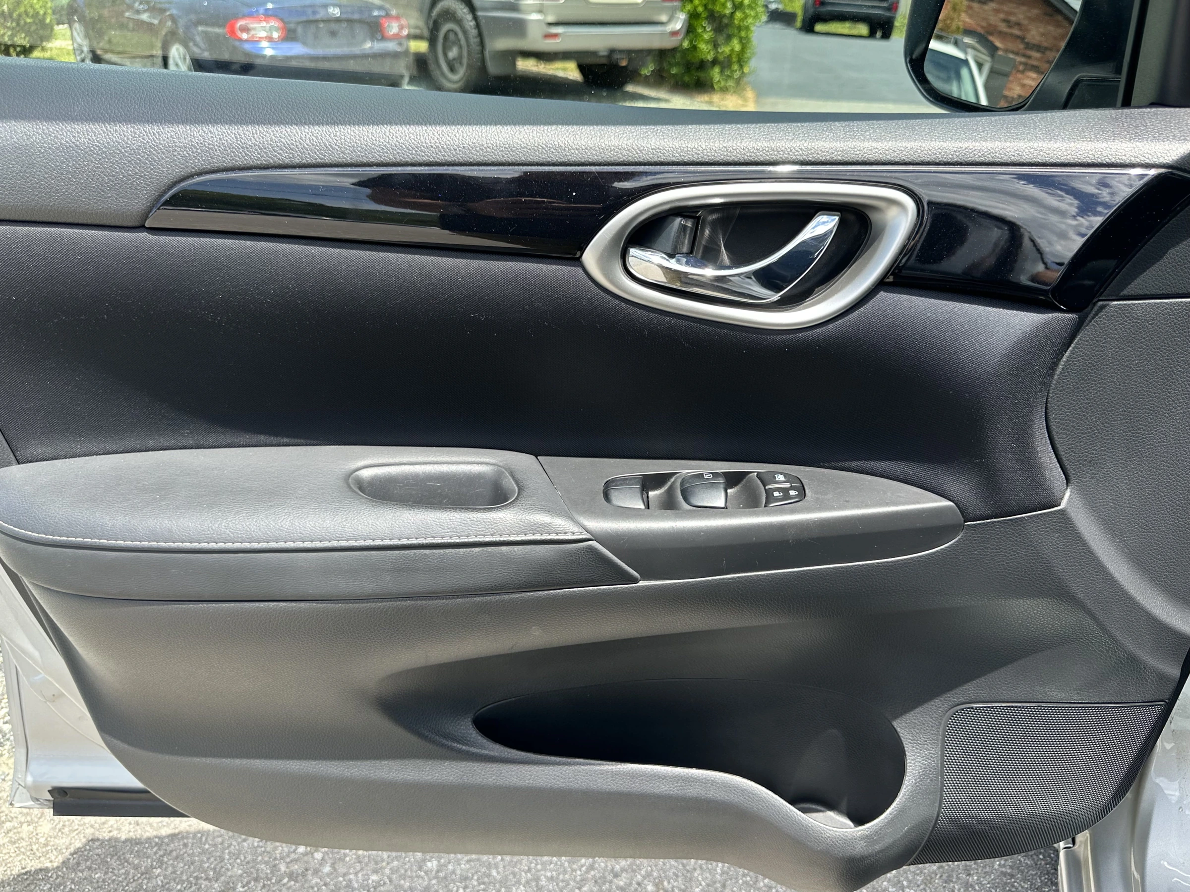 2018 Nissan Sentra SV — photo 8
