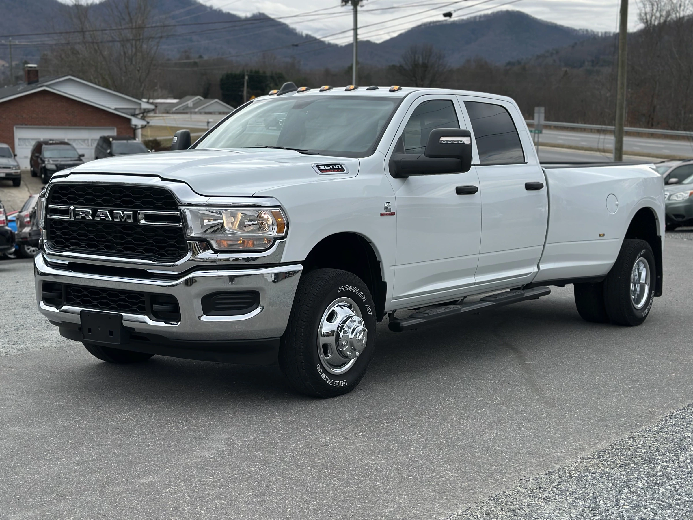 2024 Ram 3500 Tradesman 4x4 crew cab 8' box — photo 7