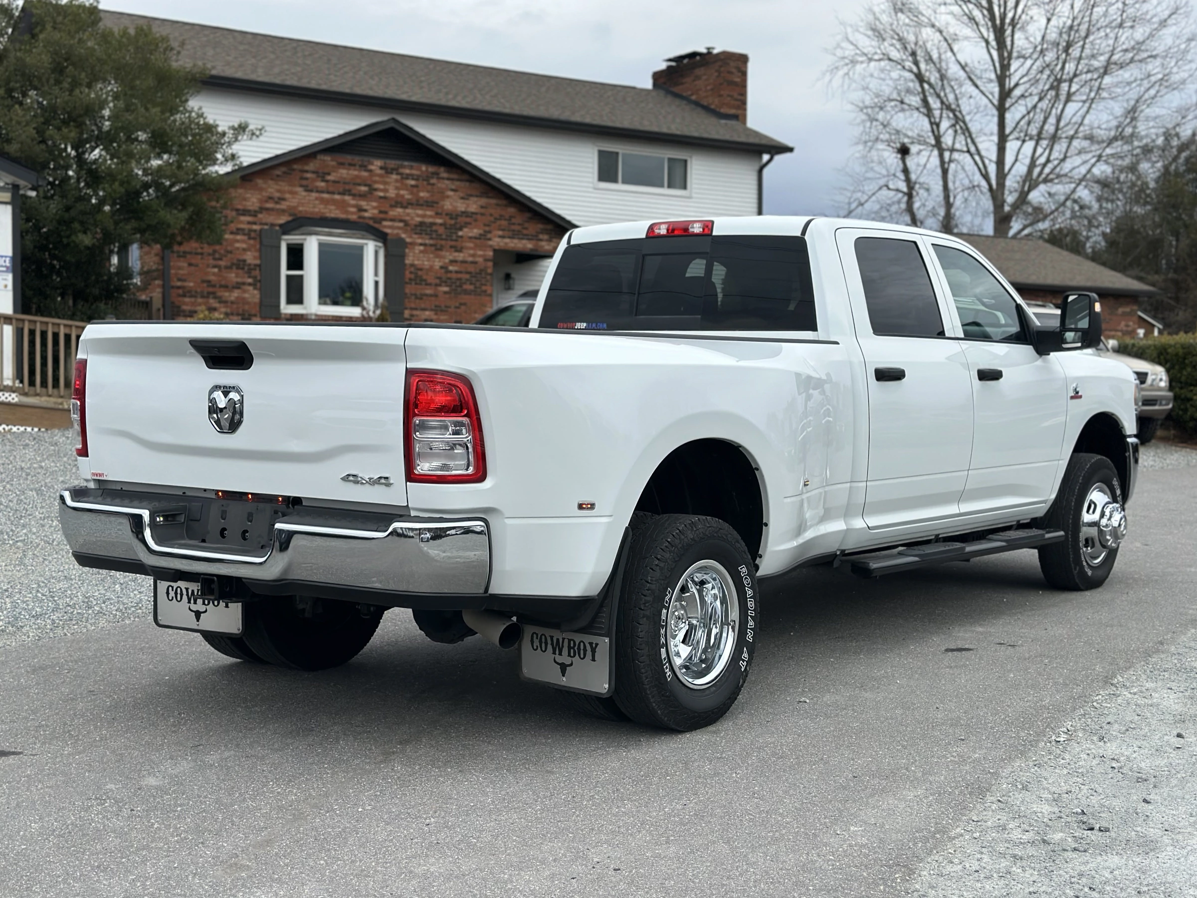 2024 Ram 3500 Tradesman 4x4 crew cab 8' box — photo 3