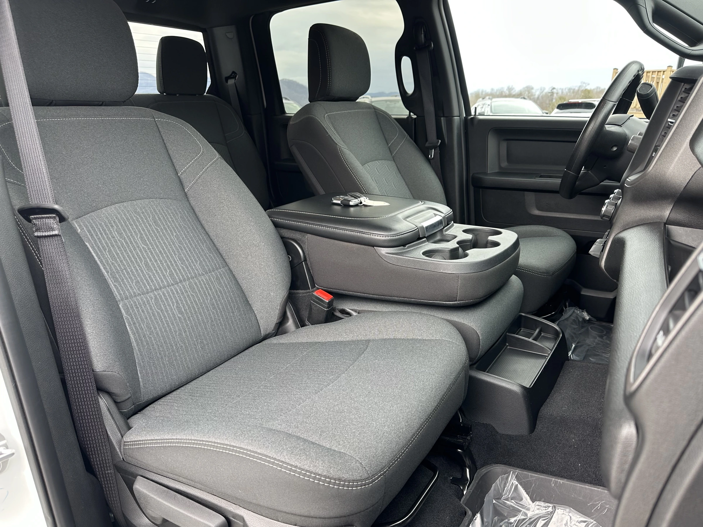 2024 Ram 3500 Tradesman 4x4 crew cab 8' box — photo 10